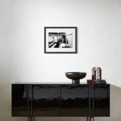 'Aretha At The Piano' Photographic Print In Black Frame 21.5"x17.5" -Home Furnishing Shop SEArethaPianoBk17p5x21p5F22 3D