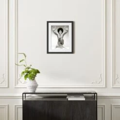 'Diana Ross Reaching Out' Photographic Print In Black Frame 21.5"x17.5" -Home Furnishing Shop SEDianaRossBlk21p5x17p5S21 3D