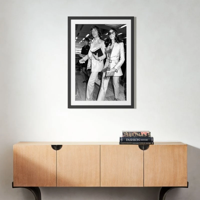 'Mick And Bianca At The London Airport, 1970' Photographic Print In Black Frame 17.5"x21.5" 6 'Mick And Bianca At The London Airport, 1970' Photographic Print In Black Frame 17.5"x21.5" - Image 4